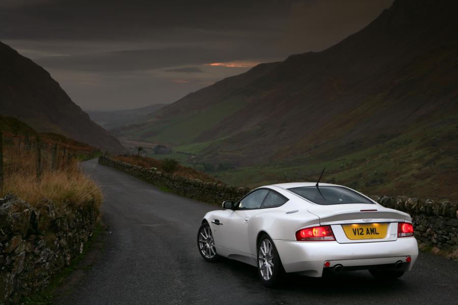  Aston Martin V12 Vanquish S 2004 года  (UK) (фото 25 из 37)